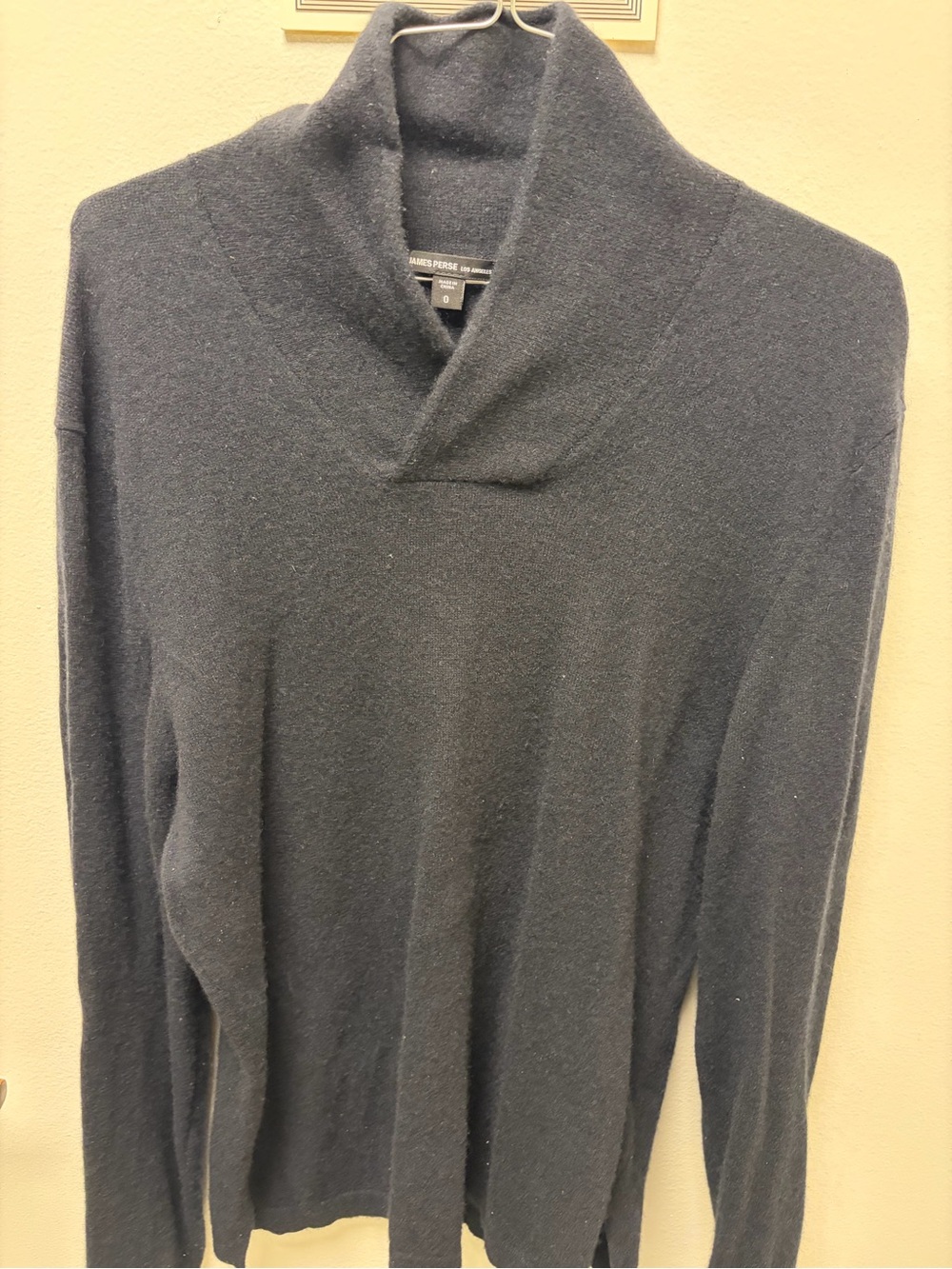 James Perse Men’s Turtleneck Sweater black. Worn like 10 times only.